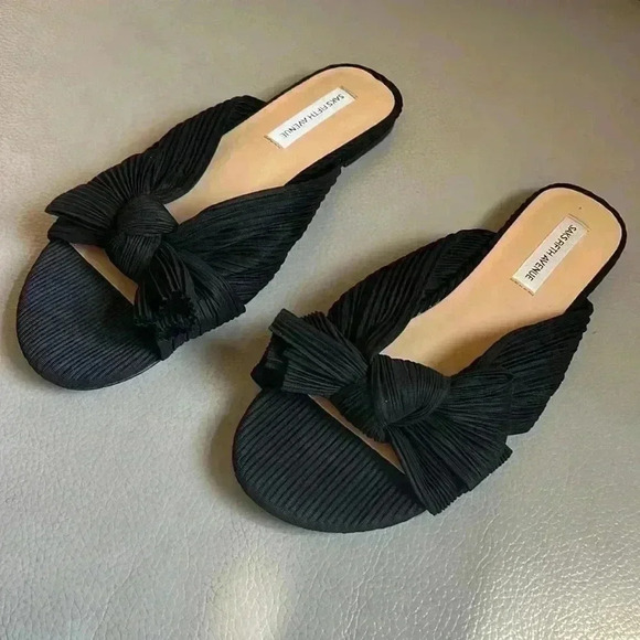 Womens SAK’S Fifth Avenue black bow flats size 7 - Picture 2 of 6